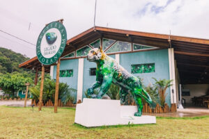 Casa flutuante e autossuficiente é opção para curtir o Carnaval