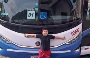 Vovó Legal leva Théo para a primeira excursão de ônibus