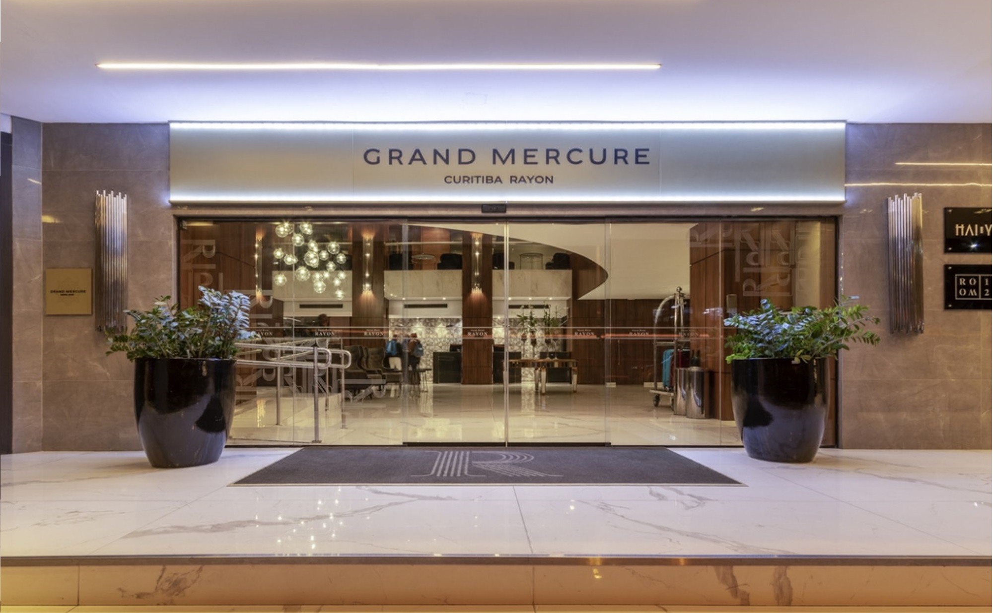 Com faturamento 60% acima do previsto para o mês, Grand Mercure Curitiba Rayon registra melhor mês do ano