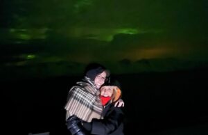 Influenciadora brasileira viaja com a mãe para Islândia em busca da Aurora Boreal