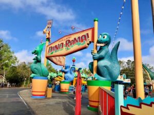 Disney's Animal Kingdom Theme Park celebra 25 anos exibindo a magia da natureza