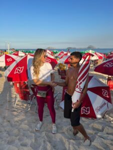 Local App distribui novos guarda-sóis nas praias cariocas