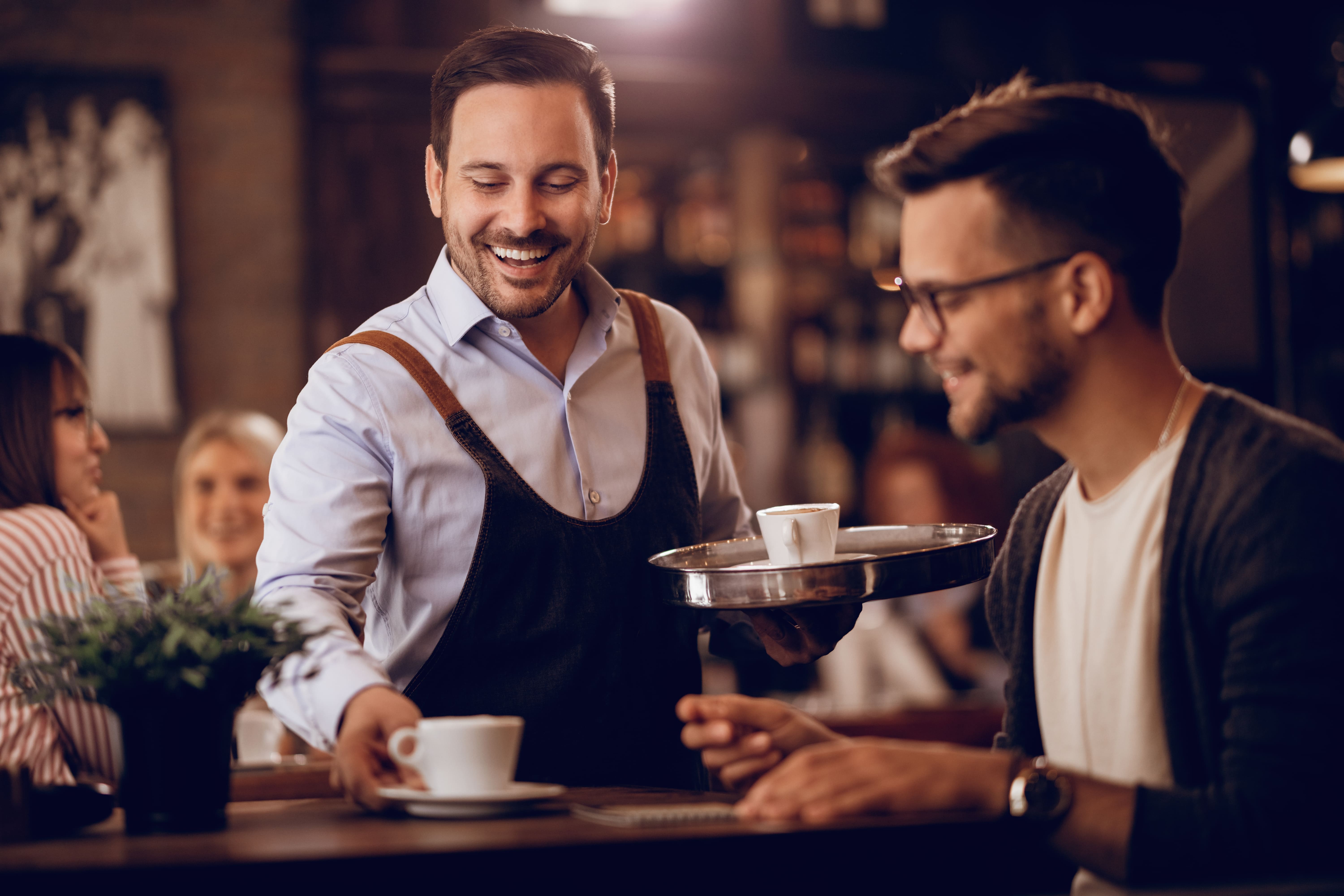 Setor de bares e restaurantes cria mais de 200 mil novas vagas em 2023