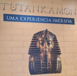 Vovó Legal vista a múmia de Tutankamon