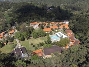 Hotel Villagio Embu celebra a inauguração das novas quadras de beach tennis