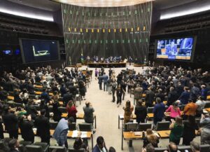 Frente Parlamentar e associações do setor de turismo e eventos reúnem mais de mil pessoas no plenário da Câmara dos Deputados em defesa do PERSE
