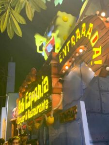 Théo e Vovó Legal se deliciam com Bob Esponja