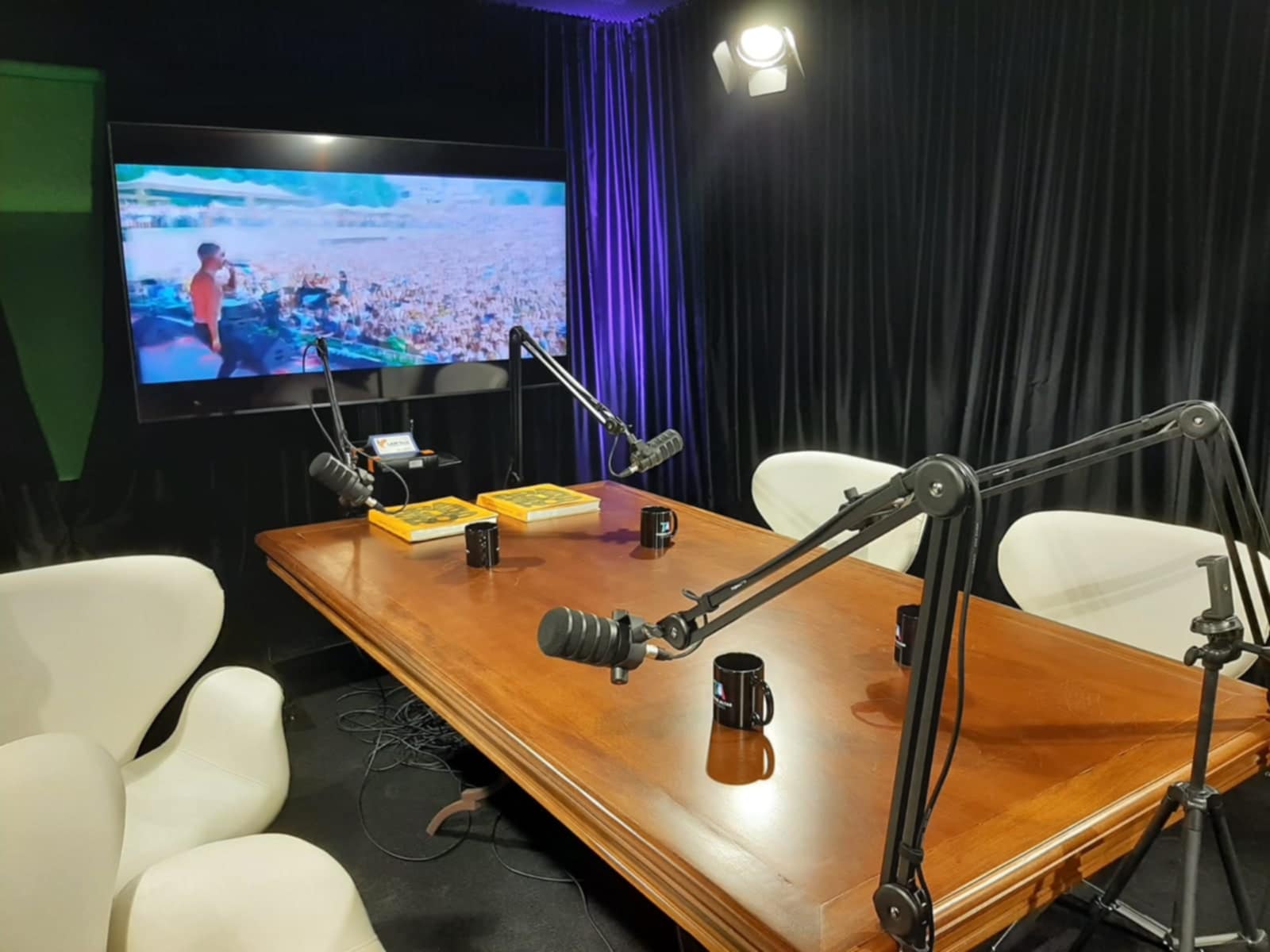Hotel para eventos corporativos oferece também estúdio