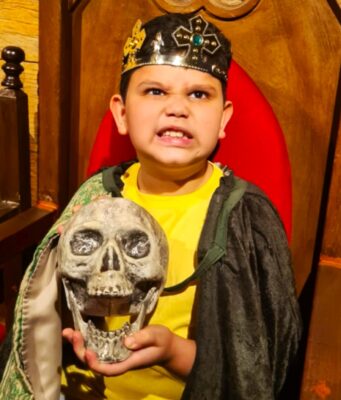 Théo faz uma viagem no tempo e se torna um viking Théo faz uma viagem no tempo e se torna um viking