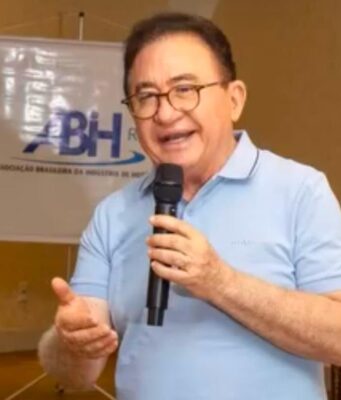 Ministério do Turismo, da Educação e associação nacional de hotéis assinam convênio que oferece descontos para professores na hotelaria de todo o país