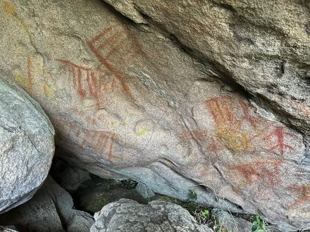 Descoberta arqueológica inédita no Parque Nacional do Itatiaia revela pinturas rupestres milenares