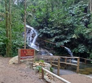 Cachoeira com cadeira anfíbia amplia infraestrutura inclusiva do Parque Nacional do Itatiaia