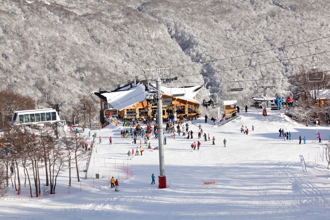 Está chegando a temporada de neve na Patagonia e de esqui no fim do mundo
