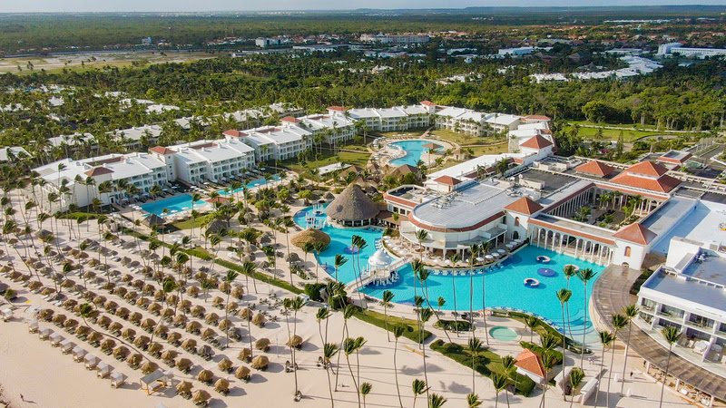 Quase 1.000 painéis solares transformam hotel no Caribe em referência verde