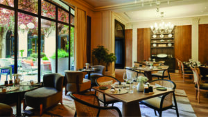 Destino de estrelas de Hollywood do século 20, Hôtel Lancaster celebra 100 anos de história