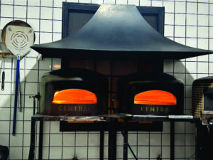 Serra Negra Central Pizza e Bar celebra dois anos de autenticidade de pizza napolitana