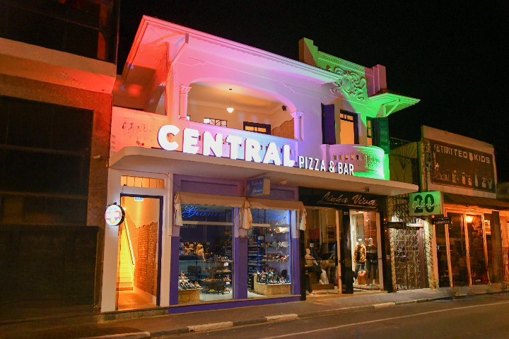 Serra Negra Central Pizza e Bar celebra dois anos de autenticidade de pizza napolitana