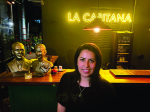 Daniela Giménez, La Capitana – Bodegón & Vermutería, transforma nostalgia peronista em experiência gastronômica