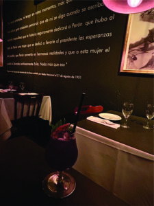 Daniela Giménez, La Capitana – Bodegón & Vermutería, transforma nostalgia peronista em experiência gastronômica