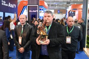 Festuris abre feira de negócios com bênção religiosa