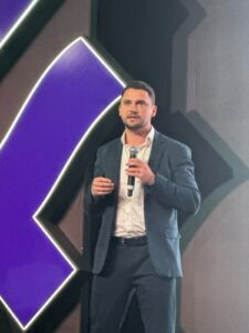 Inteligência de dados, tecnologia e personalização democratizam o acesso a viagens, segundo a Abrastur