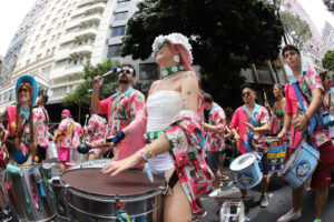 Minas Gerais promove o Carnaval da Liberdade em Santiago e apresenta identidade cultural mineira ao público chileno