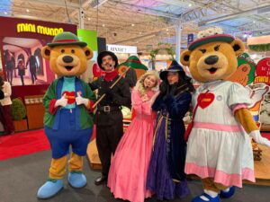 Mini Mundo apresenta novidades no Festuris Bosque dos Personagens e nova réplica de hotel suíço encantam o público do turismo