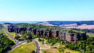 Parque Estadual de Vila Velha se consolida como referência nacional em turismo de natureza com lançamento da plataforma global da Embratur