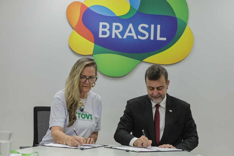 Embratur e Associação TOVS firmam acordo histórico para impulsionar turismo de observação de vida silvestre no cenário internacional Embratur e Associação TOVS firmam acordo histórico para impulsionar turismo de observação de vida silvestre no cenário internacional