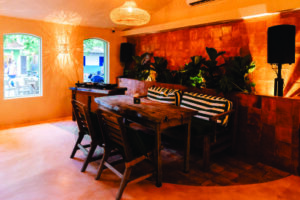 Niê desembarca em Caraíva e anuncia dois novos endereços no litoral sul da Bahia