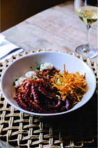 Niê desembarca em Caraíva e anuncia dois novos endereços no litoral sul da Bahia