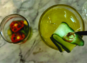 Sérgio Moreno, mixologista do Hotel B de Lima, transforma sabores peruanos em encontros inesquecíveis