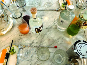 Sérgio Moreno, mixologista do Hotel B de Lima, transforma sabores peruanos em encontros inesquecíveis