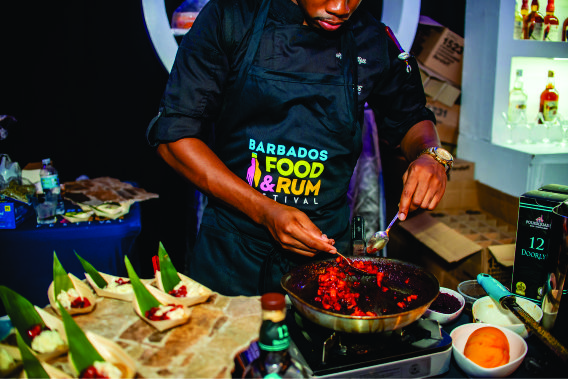 Trio de chefs e mixologista trazem “um gostinho de Barbados” para os cruzeiros pelo Caribe Trio de chefs e mixologista trazem um gostinho de Barbados para os cruzeiros pelo Caribe