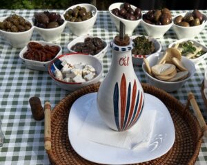 Charles Bugeja, fundador do Ta’Xmun Olive Grove, revela como o azeite maltês une natureza, ciência e experiência sensorial