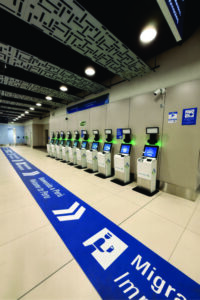 Peru estabelece novo padrão latino-americano com controle automatizado de fronteiras no aeroporto de Lima