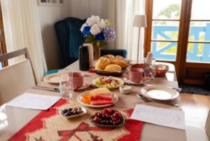 Com R$ 10 milhões investidos, Vila Grega Hotel chega a Campos do Jordão