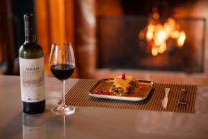 Com R$ 10 milhões investidos, Vila Grega Hotel chega a Campos do Jordão