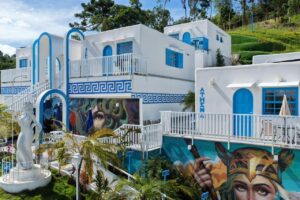 Com R$ 10 milhões investidos, Vila Grega Hotel chega a Campos do Jordão