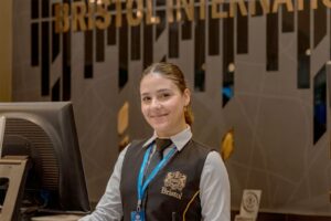 Fim das fichas de papel Rede Bristol antecipa transição para check-in digital obrigatório no Brasil