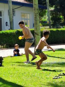 Théo passa o final de semana na fazenda