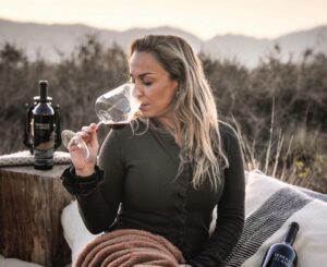 Carol Orantes, da Orantes.C Assessoria de Comunicação — a construtora de desejos no universo do vinho