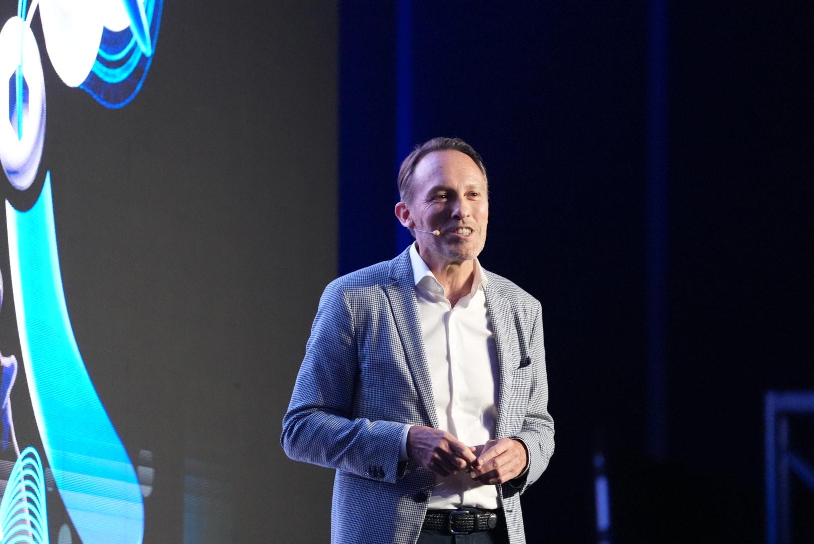 Nicolas Huss, da HBX Group, defende adaptação e colaboração como resposta à volatilidade no turismo