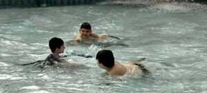 Quem disse que férias de inverno não pode ser na piscina