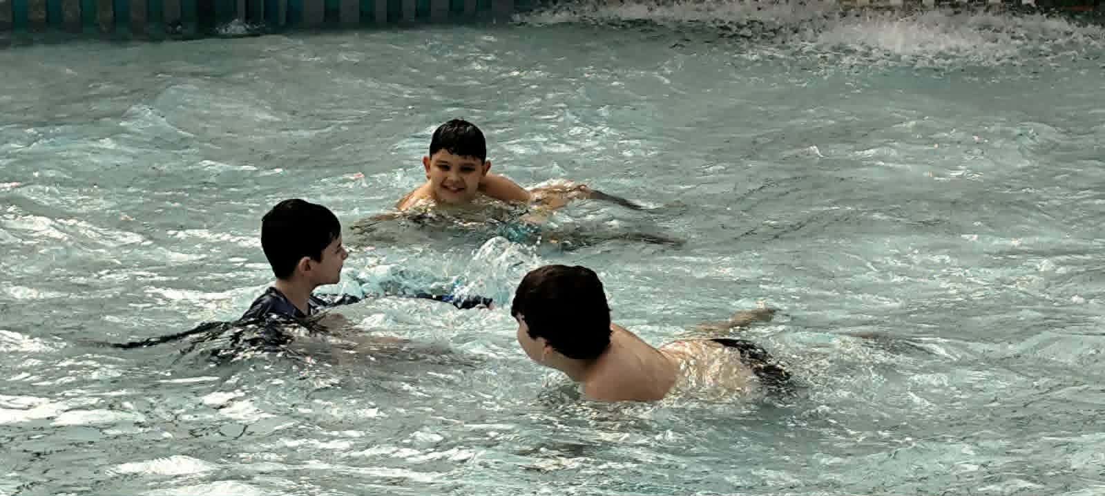 Quem disse que férias de inverno não pode ser na piscina? Quem disse que férias de inverno não pode ser na piscina