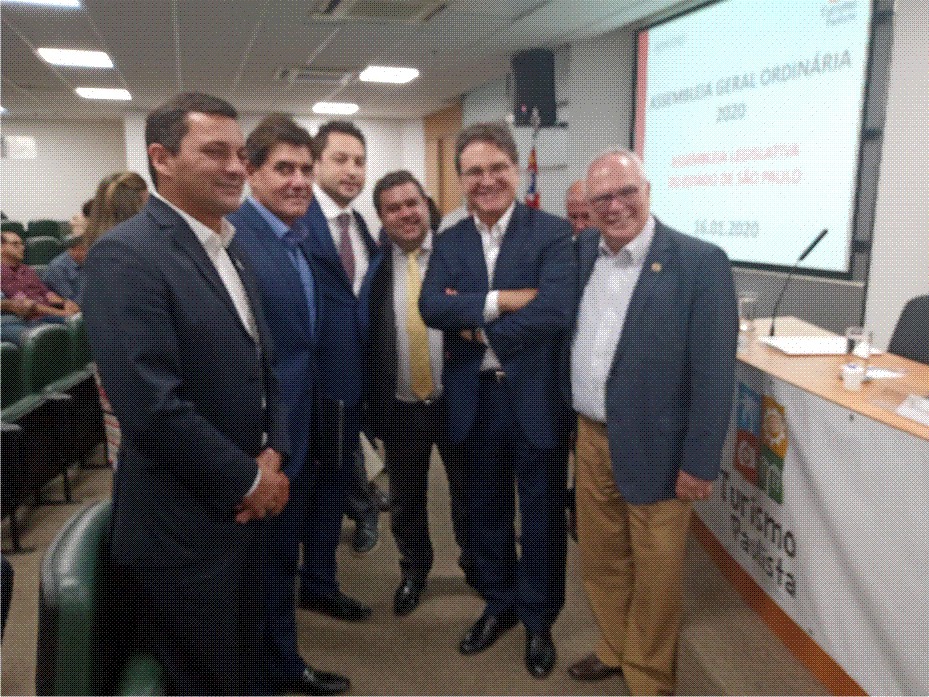 Autoridades presentes na renovação da parceria da APRECESP com o Prêmio Top Destinos Turísticos