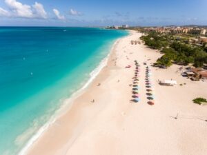 Confira as praias paradisíacas de Aruba