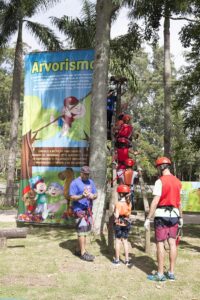 A experiente equipe de animadores não deixa a diversão acabar, graças a uma programação intensa que inclui brincadeiras lúdicas, gincanas, arvorismo e tirolesa na selva, circo, teatro e passeios a cavalo, triciclo ou pedalinho.