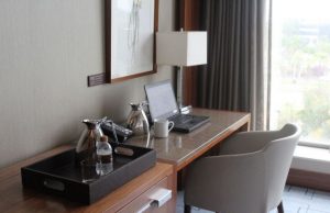 Hotéis Hilton oferecem office room para profissionais