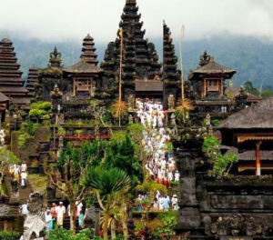 Pura Agung Besakih, também conhecido como Templo Mãe de Bali, é um dos mais sagrados templos hindus da ilha.